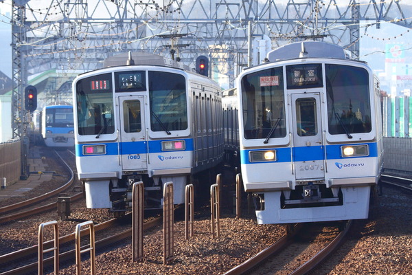 小田急の朝と夜のラッシュ時にはどれぐらい輸送力の差があるのか