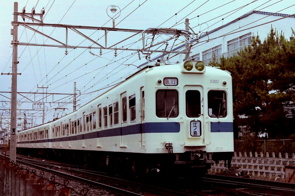 小田急2320形の第1編成がトイレに関連して床下に装備した画期的なものとは