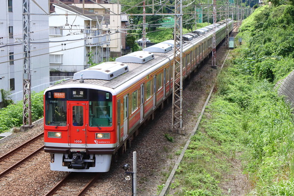 小田急線内を赤い1000形が走り回った夏の思い出を振り返る