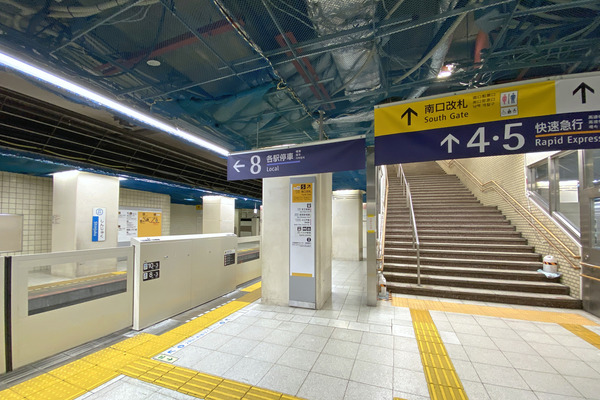 工事が進む小田急の新宿駅 地下ホームにも広がる解体の影響