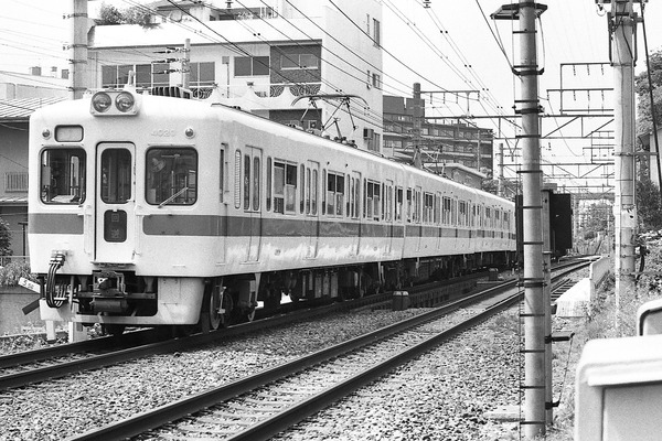 小田急4000形の3両を2本繋いだ6両にはどんなペアの法則があったのか