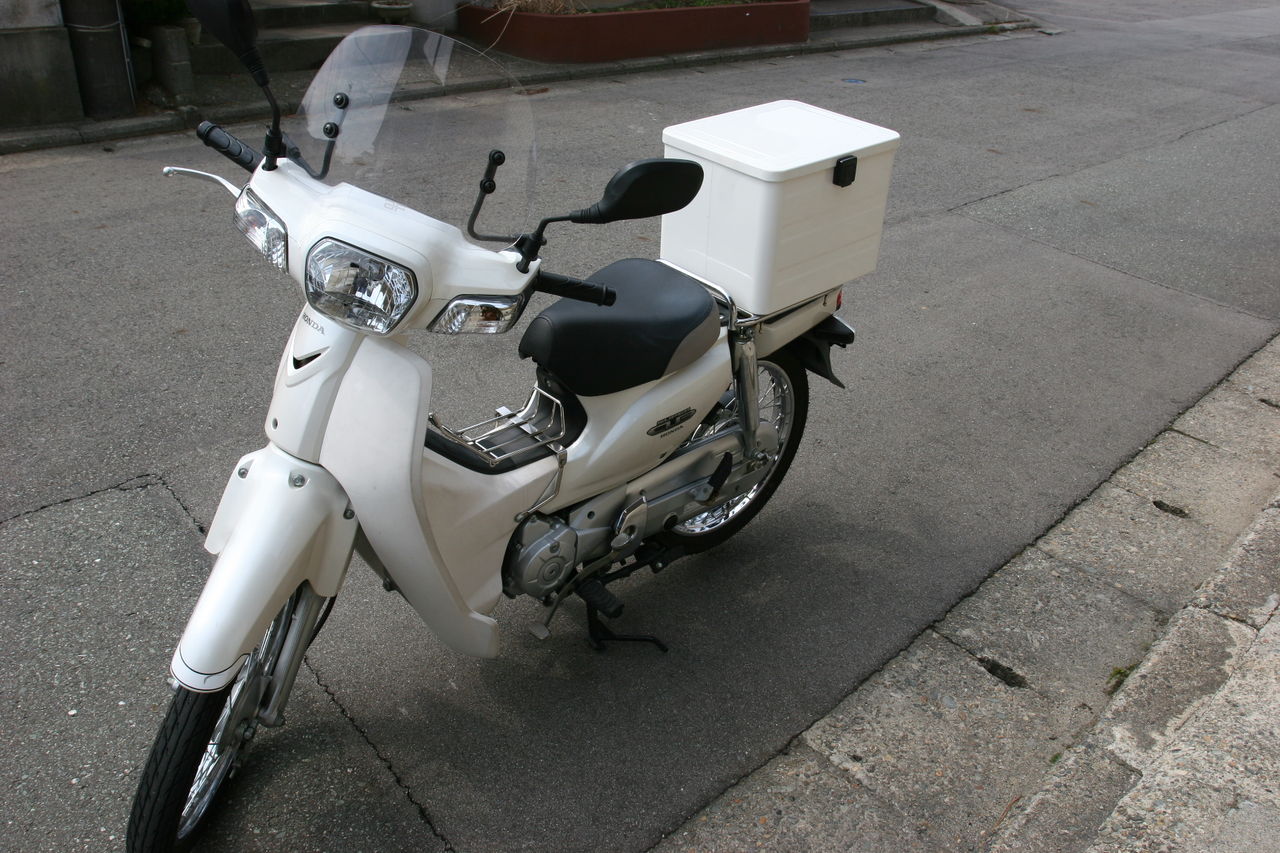 スーパーカブがやってきた 水平対向とセロー250とカブ110 スーパーカブがやってきた 水平対向とセロー250とカブ110
