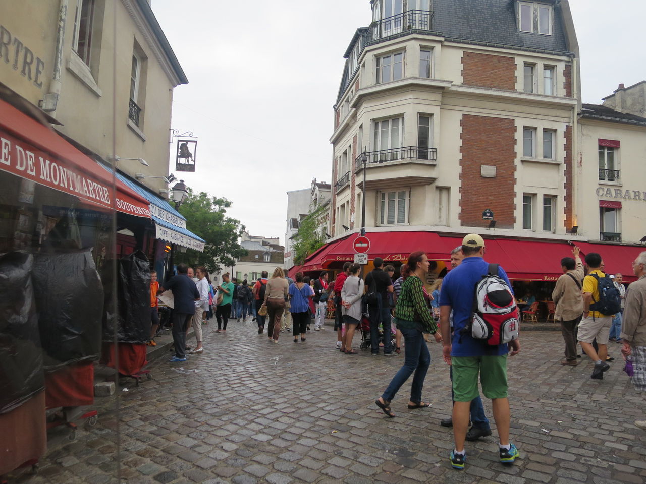 モンマルトル テアトル広場で似顔絵 アラフィフ母の世界に飛び出す 子育て日記と親子海外旅行記