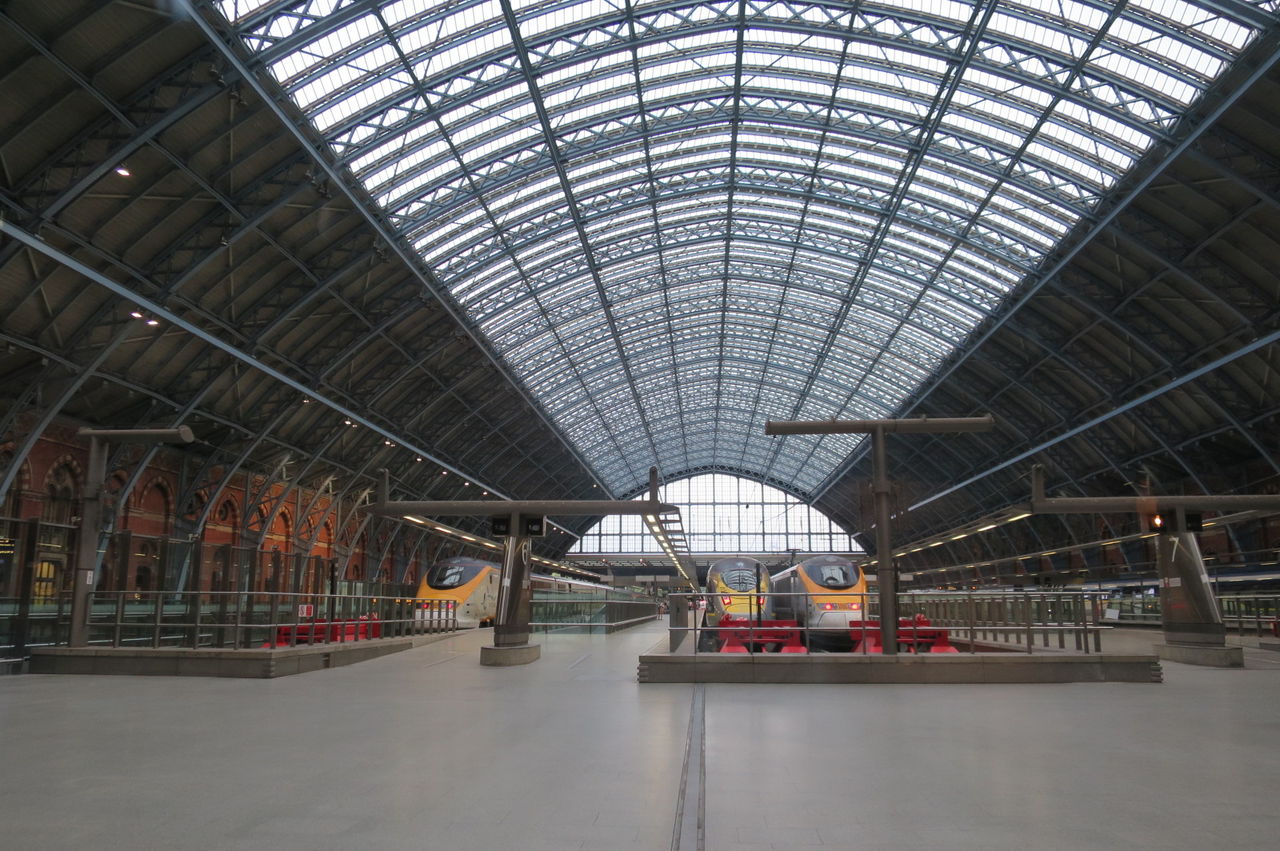 ロンドンでおみやげ探し セント パンクラス駅 アラフィフ母の世界に飛び出す 子育て日記と親子海外旅行記 ロンドンでおみやげ探し セント パンクラス駅 アラフィフ母の世界に飛び出す 子育て日記と親子海外旅行記