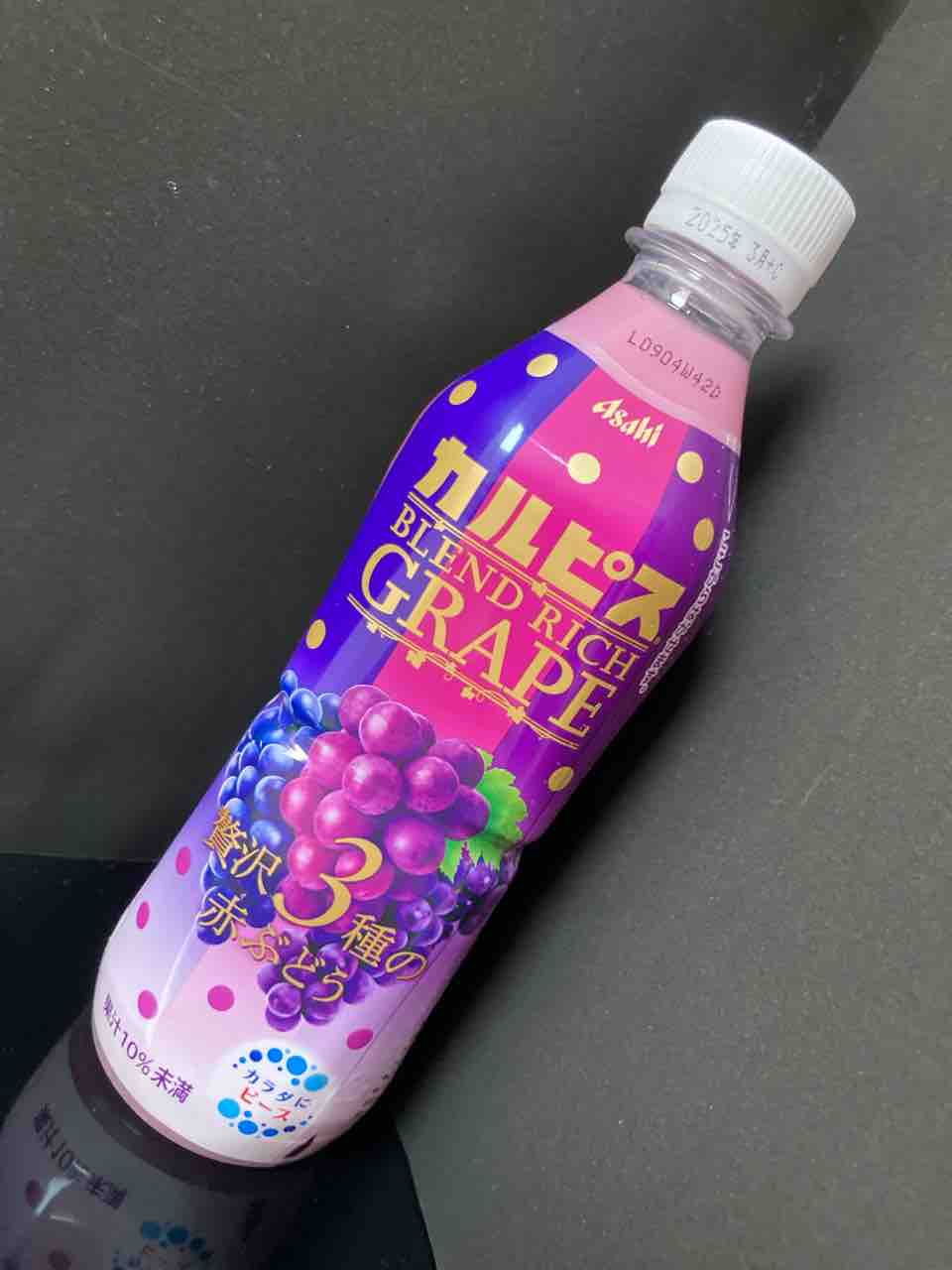 2434杯目 折り重なるぶどうの香りと深みのある強い甘味の3種のぶどうカルピス!始めと最後で変化する酸味が刺激的!【91点くま】 : ジュース ...