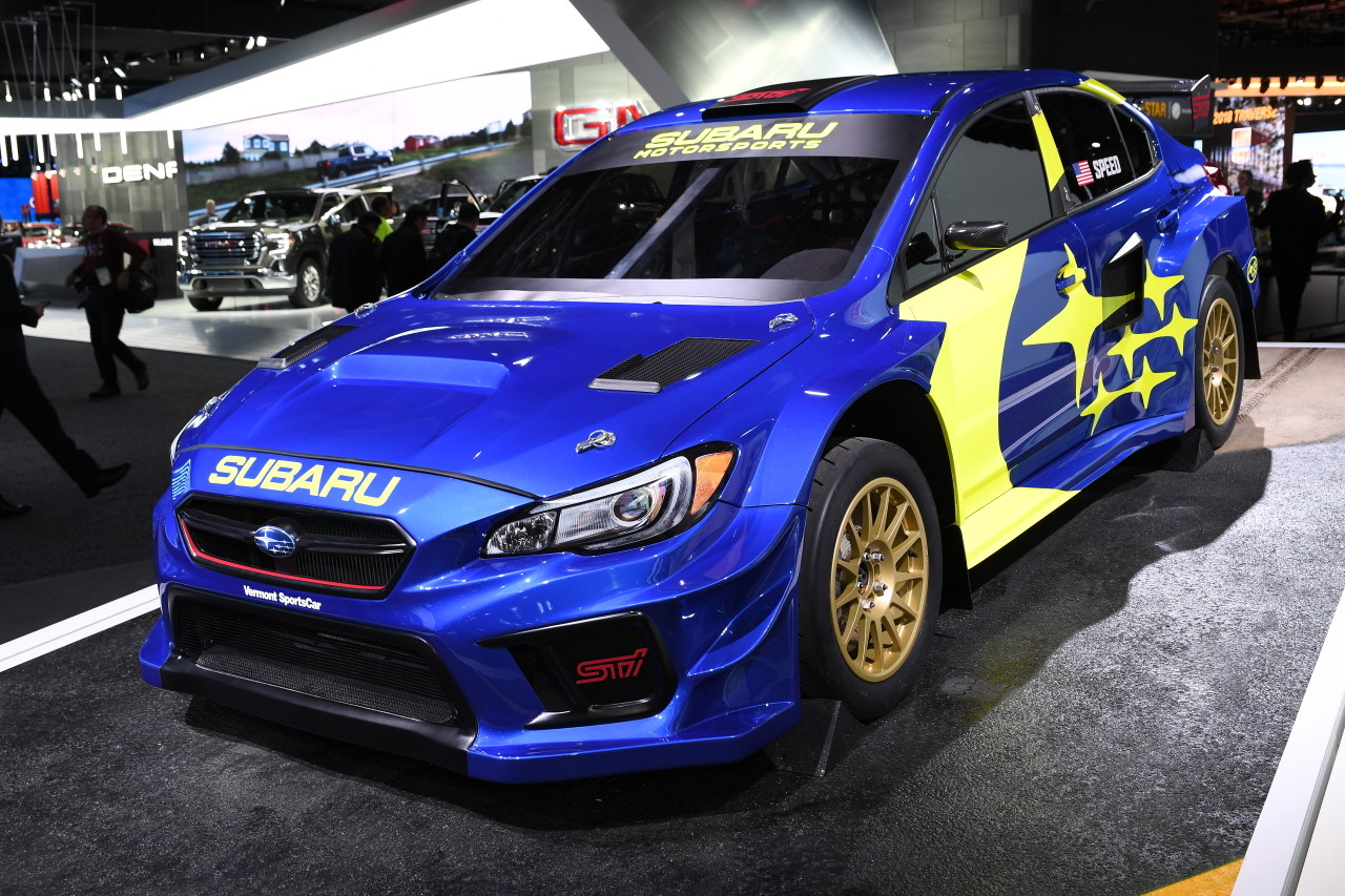 NAIAS2019】このブルーのボディカラーとゴールドのホイールが