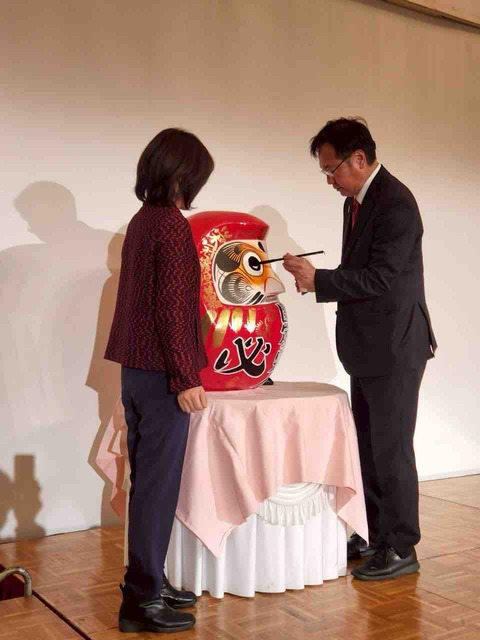 ダルマの目入れ