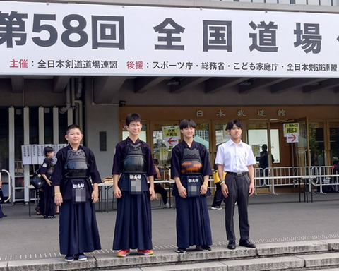 会場前