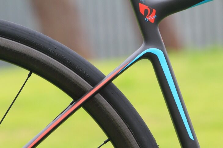 GIANT DEFY ADVANCED SE 2011 フレームを回顧する。そして GIANT DEFY