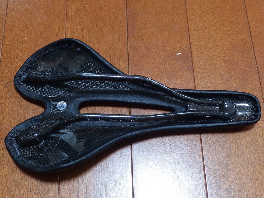 中華カーボンサドル（TOSEEK）を購入した : ロードバイク・MTBの整備記録
