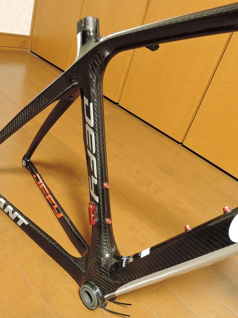 GIANT DEFY ADVANCED SE 2011 フレームを回顧する。そして GIANT DEFY
