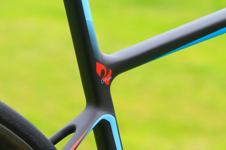 GIANT DEFY ADVANCED SE 2011 フレームを回顧する。そして GIANT DEFY