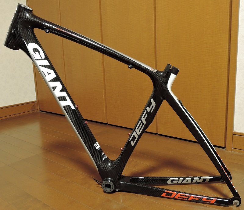 GIANT DEFY ADVANCED SE 2011 フレームを回顧する。そして GIANT DEFY