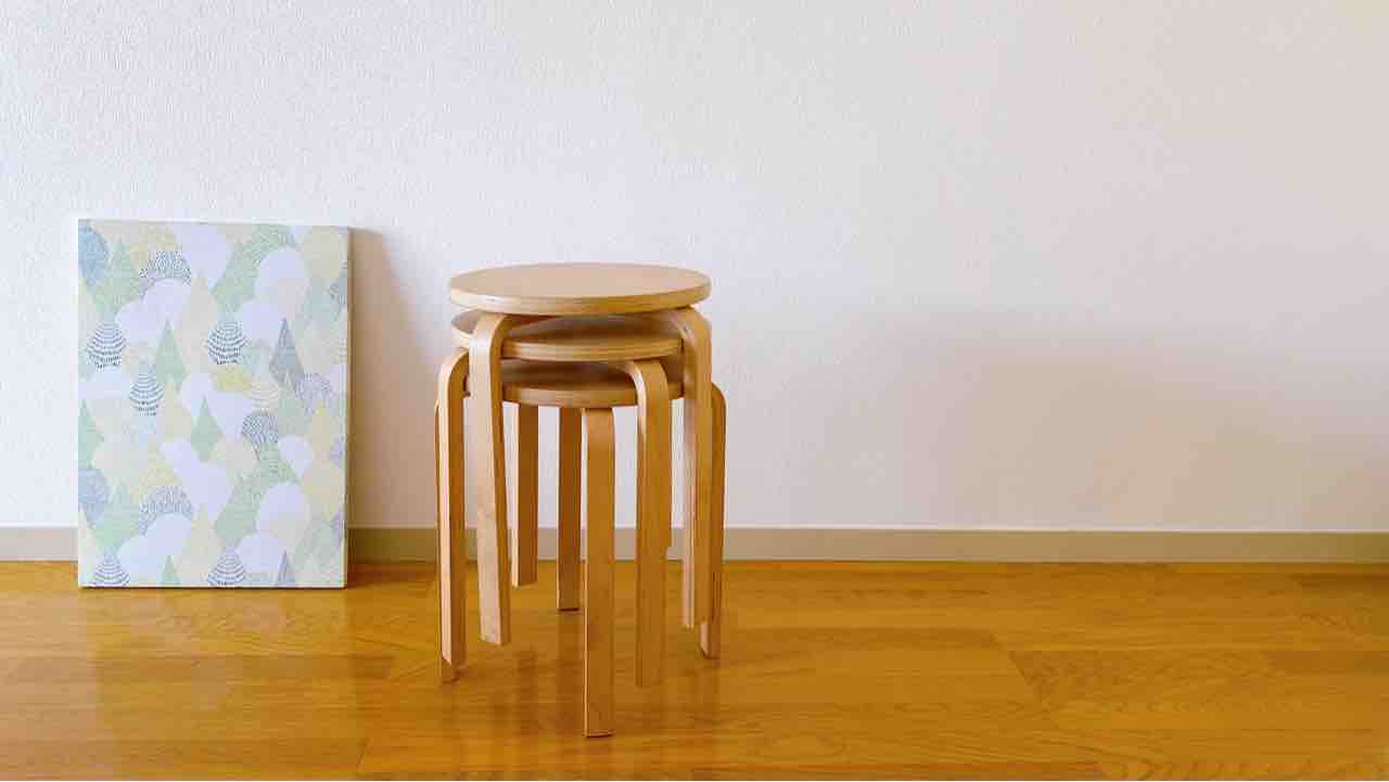 一つで何役も。スタッキングスツールIKEA「FROSTA」 : ミニマ 一つで何役も。スタッキングスツールIKEA「FROSTA」 : ミニマ
