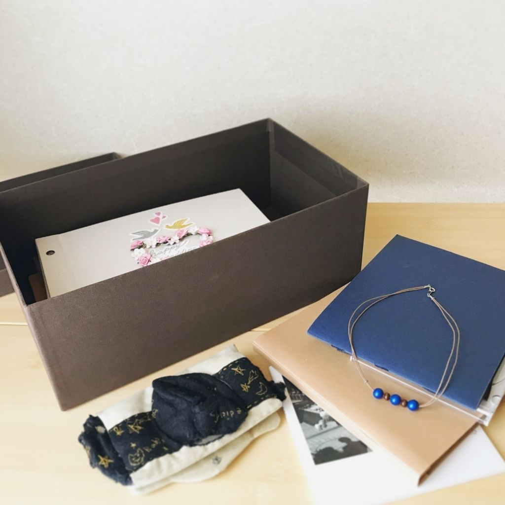 この箱に収まる分だけの思い出があれば 思い出ボックスの話 ミニマリスト日和 Powered By ライブドアブログ この箱に収まる分だけの思い出があれば 思い出ボックスの話 ミニマリスト日和 Powered By ライブドアブログ
