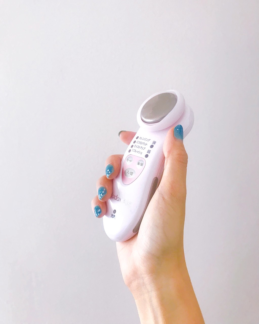 持っていること自体忘れていた美顔器。手放すかどうか感情が揺れ動く 
