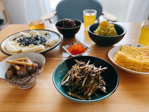 スーパー営業してるので、おせちメニューを作ってその日のうちに普通に食べた。