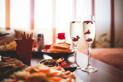 party-at-home-dancing-cranberries-picjumbo-com