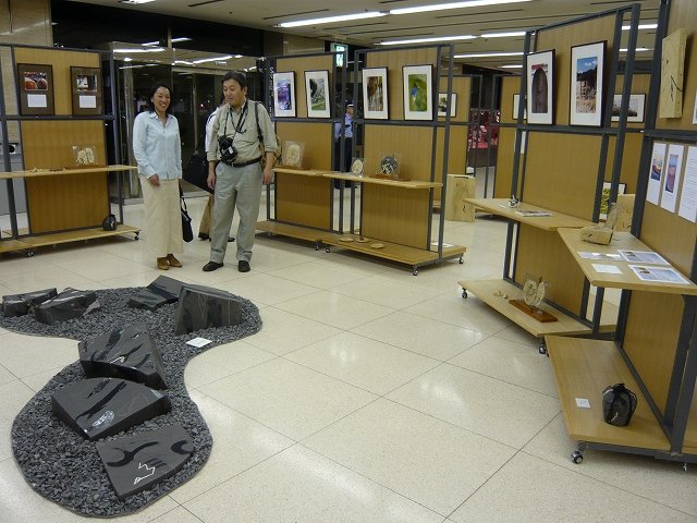 作品と人とのコラボ(展示会場)