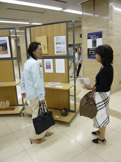 作品と人とのコラボ(展示会場)