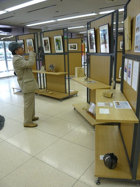 作品と人とのコラボ(展示会場)