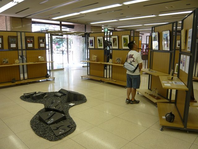 作品と人とのコラボ(展示会場)