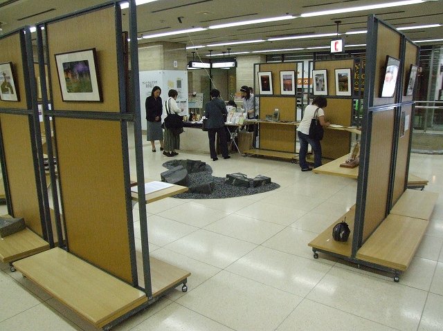 作品と人とのコラボ(展示会場)