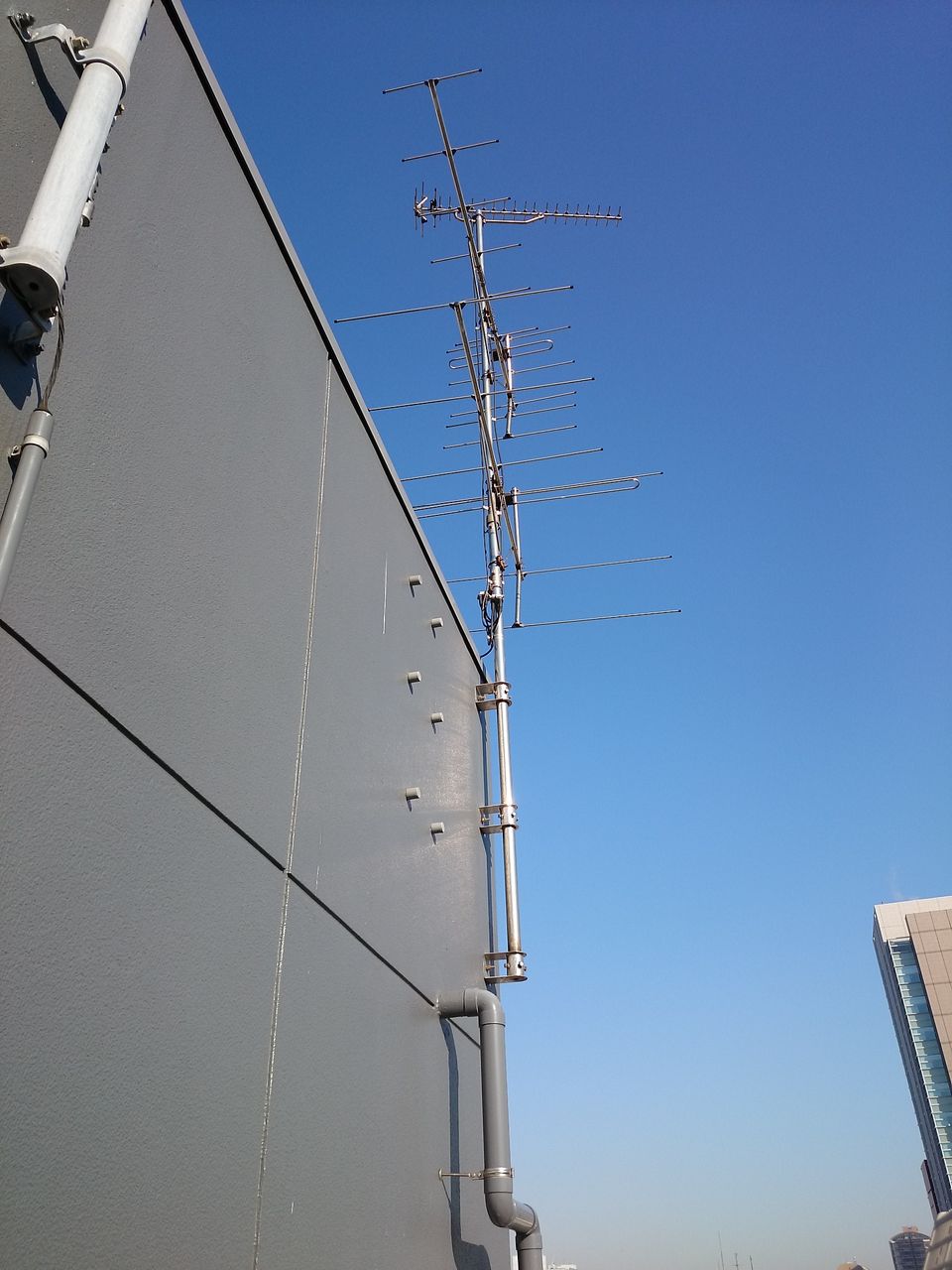 共同受信用uhfアンテナ交換工事 東京都千代田区 小川冷熱の工事ブログ