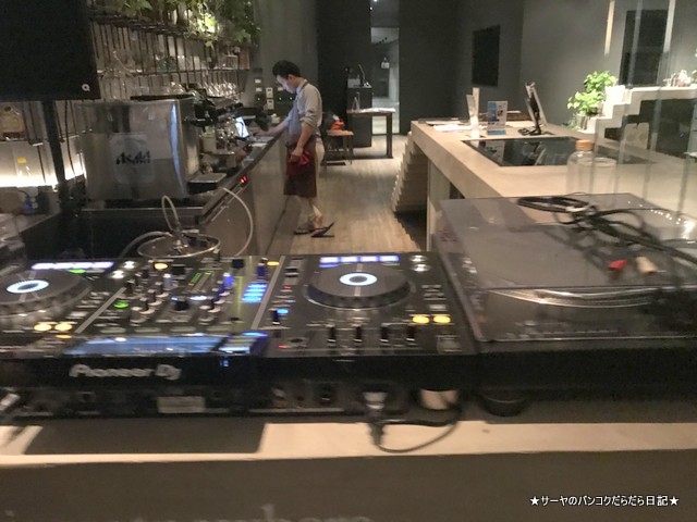 nowhere ekkamai rooftop bar バンコク ルーフトップ DJ