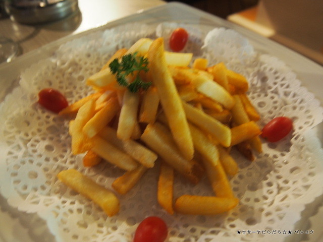 Bar Italia by Gie Gie at セントラルパタヤ
