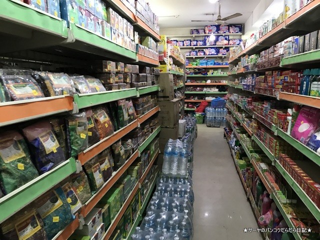 7-11風 カトマンズ 何かが違う セブンイレブン (4)