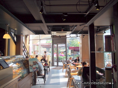 HOLLYS COFFEE バンコク カフェ サーヤ