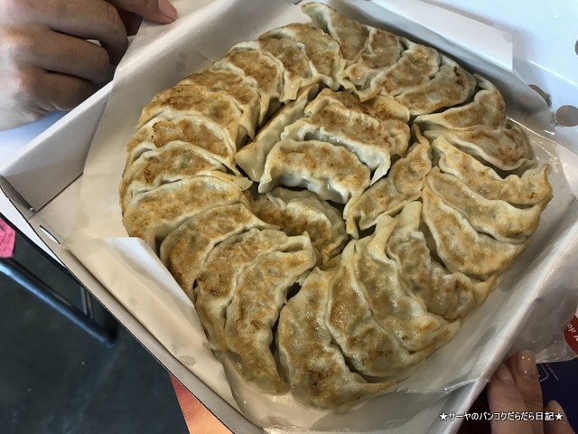 kinza gyoza bangkok sathorn サトーン 餃子 30個