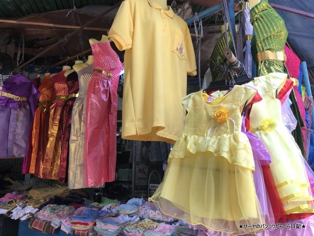 プラカノン市場 バンコク タイ衣装 子供服 (1)