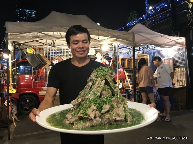 ラチャダー ナイトマーケット ドデカ料理 スペアリブ 唐辛子 (5)