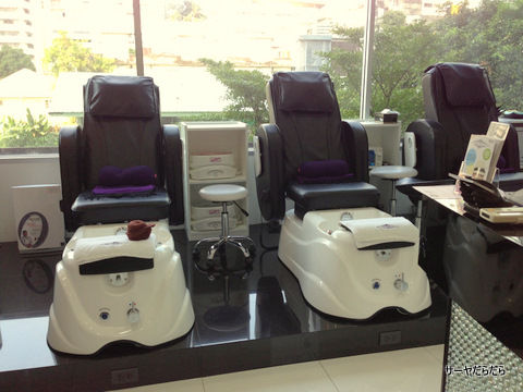 0101 Glitterati Nail Lounge 2