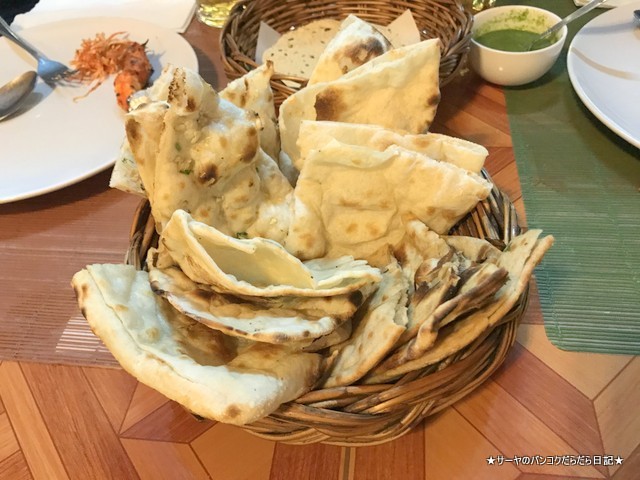 Indian Bangkok Spice by Nature Ekkamai ナン
