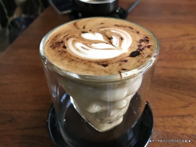 Hello stranger cafe Sukhumvit 26 骸骨