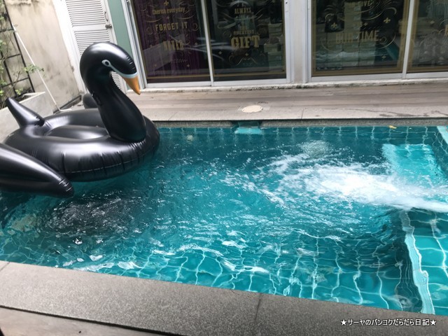 It Happened to be a Closet bagnkok cafe pool