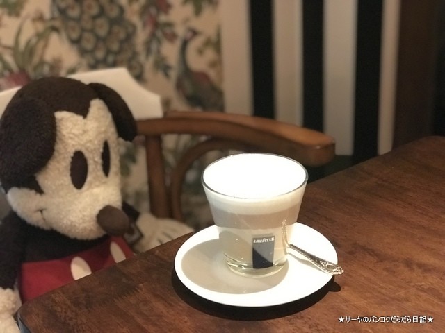 It Happened to be a Closet bangkok cafe cafelatte