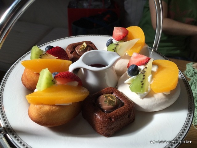 Warm wood cafe トンロー オシャレ カフェ