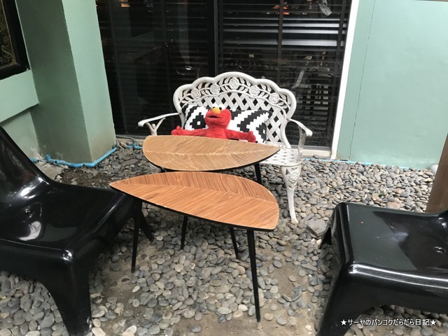 It Happened to be a Closet bangkok cafe outside