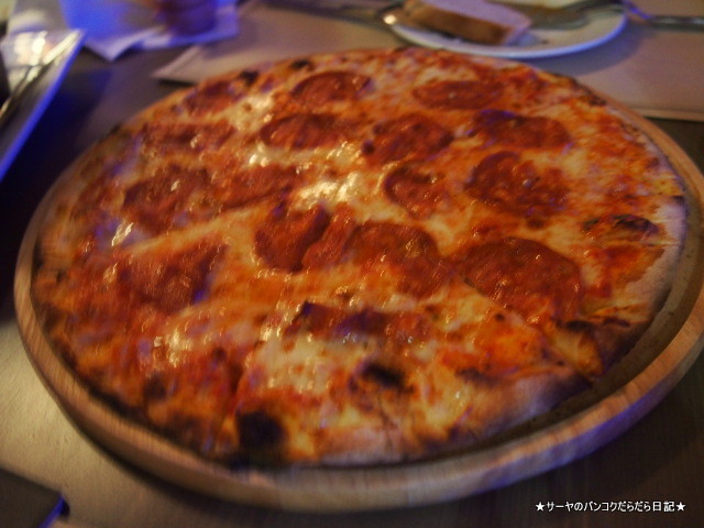 Zaks Wine Pub bangkok Italian Pizza イタリアン ナナ