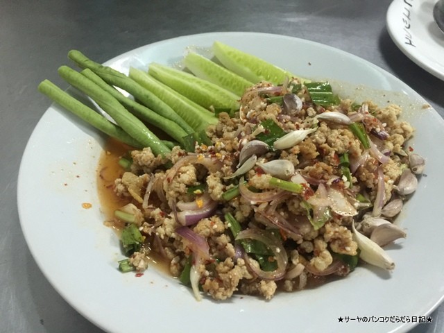 ラチャプラロップ タイ料理 レストラン ローカル