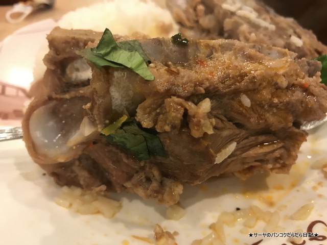 BIGC エカマイ 辛い ラーメン ローカル 肉