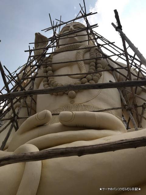 シヴァ寺にあるシヴァ神の像 shivoham shiva temple (17)