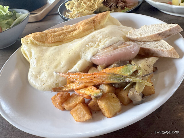 VIVIN Suk 22 - cafe grocery bistro - Local Organic Natural Artisan