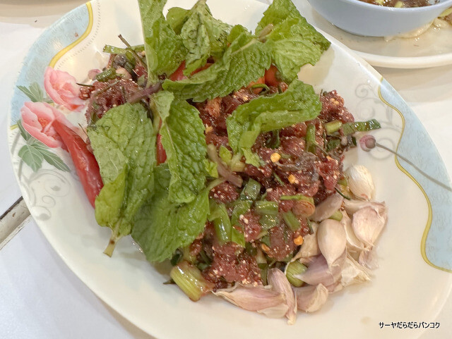 【イサーン・ロム・イェン・ペンスック】 at ランナム通り ~BTSアヌサワリー駅激辛生肉で乾杯!老舗イサーン食堂~ ~