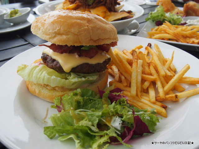 Boat House Restaurant ホーチミン 川沿い