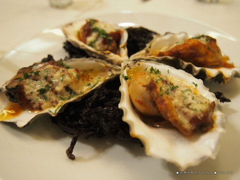 OYSTER BAR Narathiwas soi 24 バンコク